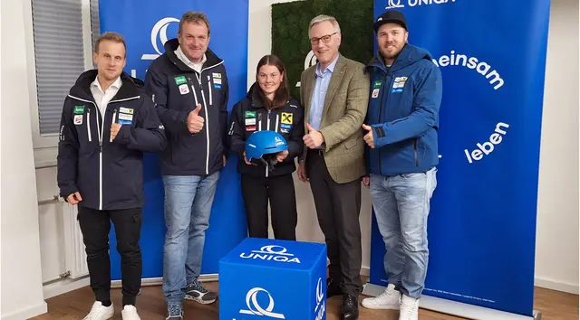 LSVK-Generalsekretär Hanno Douschan, LSVK-Präsident Dieter Mörtl, Nachwuchstalent Paula Anderwald, UNIQA-Landesdirektor Johannes Kuschnig, LSVK-Alpin-Leiter Christian Walder (von links) | Foto: UNIQA