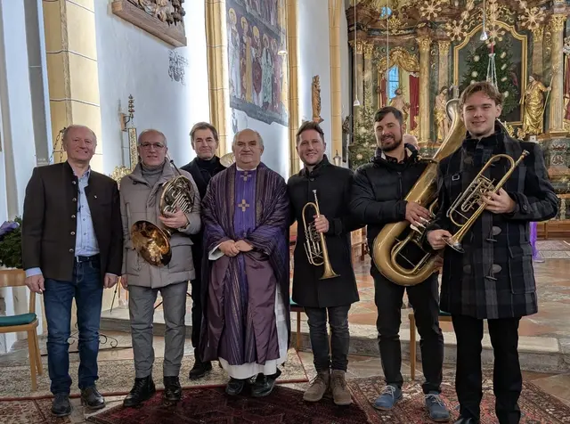 v.l.: Huby Mayer, Werner Loipold, Peter Vierbach, Pfarrer Johannes Pichler, Michael Mayer, Franz Oberrainer und Johannes Hanser | Foto: Privat