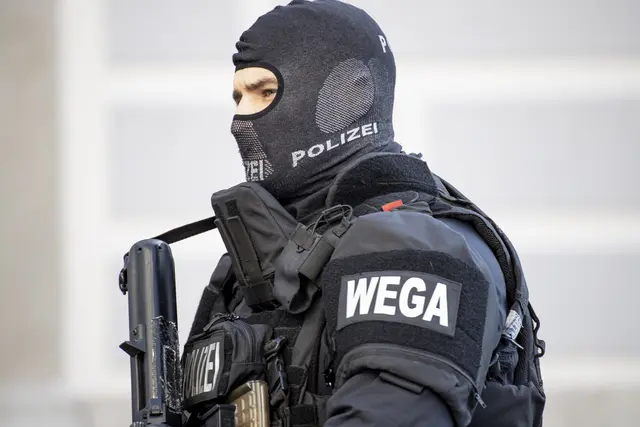 Am vierten Adventsonntag kam es zu einem Großeinsatz der Polizei samt Wega, nachdem ein Schuss in Favoriten wahrgenommen wurde. (Archiv) | Foto: APA-Images / Tobias Steinmaurer
