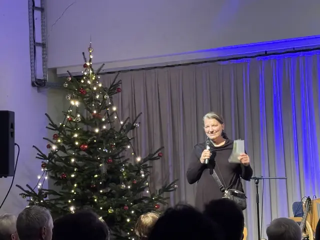 Sandra Wanderer-Uhl begrüßte die zahlreich erschienenen Besucherinnen und Besucher im Namen von LeibnitzKult. | Foto: MeinBezirk/Waltraud Fischer