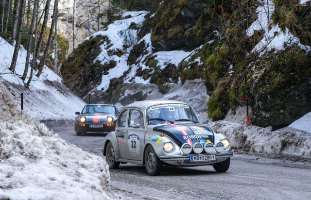 Die Oldtimer-Winterrallye führt die Teilnehmerinnen und Teilnehmer durch die steirischen Berge, hoffentlich auch bei winterlichen Verhältnissen. | Foto: Pressfoto.at/Markus Tobisch