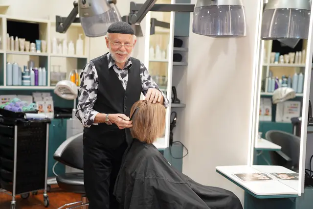 Heute, mit 79 Jahren, arbeitet Gottfried Wagner noch immer mit Freude – und mit Stolz. „Wenn die Kunden mit einem guten Gefühl rausgehen, habe ich selbst ein gutes Gefühl.“ | Foto: Birgit Gehrke