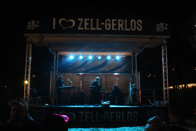 Die Musikgruppe „Tschentig“ begleitete die Eröffnung musikalisch.