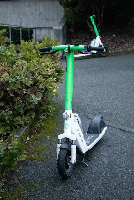 Aufgemotzte E-Scooter erregen die Aufmerksamkeit der Polizei in Neunkirchen. | Foto: Zoshua Colah/Unsplash