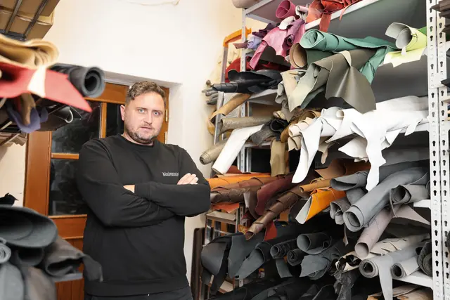 Für alle Lagen Material: Es gibt praktisch nichts, was Kloimstein nicht an Schuhen reparieren könnte. | Foto: Reischl