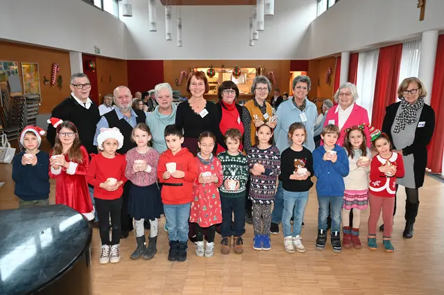 Die Volksschule besucht ANKA, das Café für Angehörige und von Demenzerkrankungen Betroffene. | Foto: 2025psb/sap