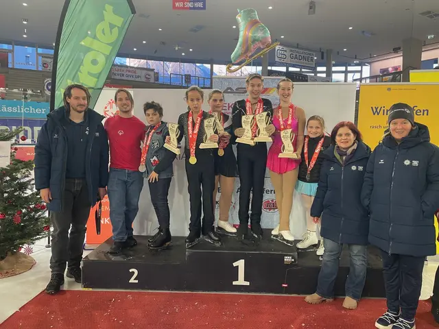 v.l.: Thomas Gruber (Sportdirektor Special Olympics Österreich), Patrik, Josef, Natanael, Sissi, Dominik, Corinna, Anna Maria, Nicole Koch (Nationaldirektorin Special Olympics Österreich) und Bettina Kahlhammer. | Foto: EKA