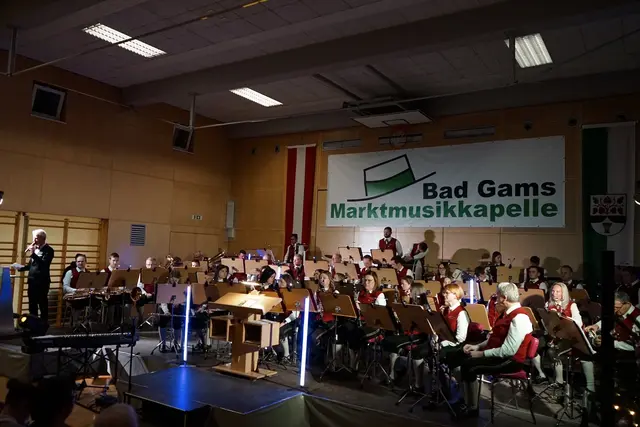 Die Musikerinnen und Musiker beim Weihnachtskonzert. | Foto: MMK Bad Gams