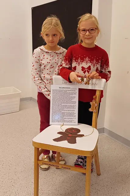 Die stolzen Kinder mit einem Sessel | Foto: VS Deutschlandsberg