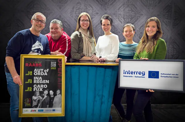 Obfrau-Stellvertreter Heiko Nigischer, Gerald Schneider, Kulturstadträtin Julia  Muthsam, Hermine Hummel, Waltraud Hahn und Obfrau Julia Zwickl - ein starkes Team der Vereins WIR für Raabs, das die Jubiläumsfeierlichkeiten 2026 gemeinsam auf Schiene bringt | Foto: WIR für Raabs