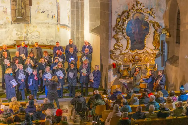 Der MGVfRAU - Männchor 1860 und Frauenchor Knittelfeld beim 40. Adventkonzert in der Knittelfelder Friedhofskirche am 21. Dezember 2025 - Ein weihnachtliche Einstimmung auf das schönste Fest im Jahr - umrahmt von der Fohnsdorfer Geigenmusi
 | Foto: ©mgvfrau-knittelfeld.at