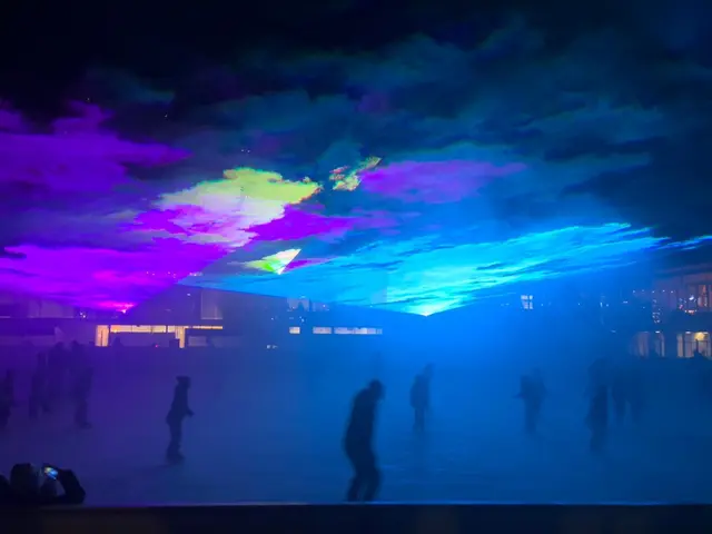 Bei der Eröffnung gab es eine Eisdisco sowie eine Lasershow beim Eislaufplatz.