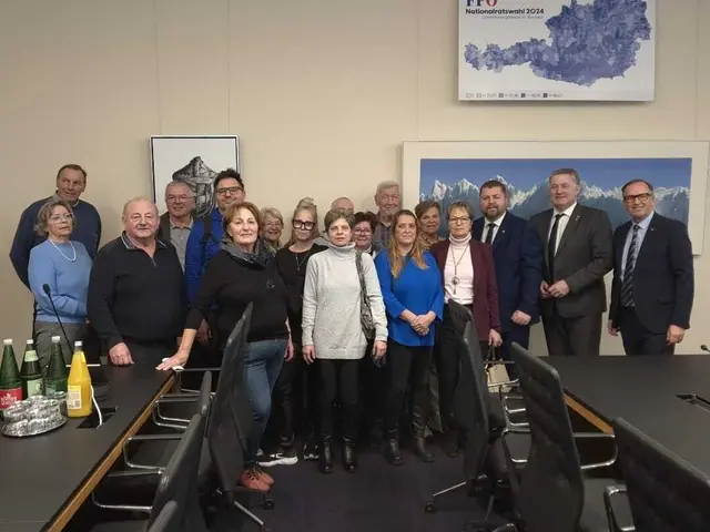 Mitglieder der FPÖ Urfahr-Umgebung statteten dem Freiheitlichen Parlamentsklub einen Besuch ab. | Foto: FPÖ UU