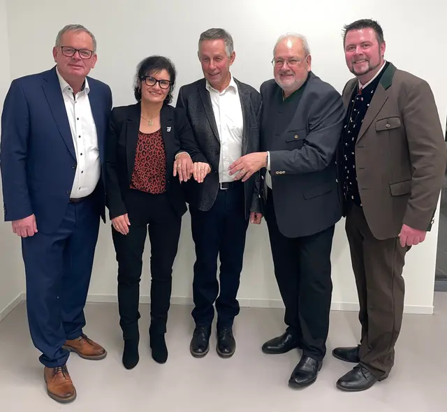 Bürgermeister Klaus Köchl, die Ehrenringträger der Marktgemeinde Liebenfels: Brigitte Eberhard, Franz Roth sen., Dietmar Klier und Vizebürgermeister Martin
Weiß | Foto: Marktgemeinde Liebenfels