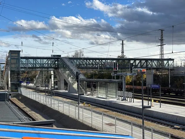 Pendler in Sigmundsherberg stehen nach dem neuen Fahrplan gestrandet da. | Foto: Schinnerl Metallbau GmbH