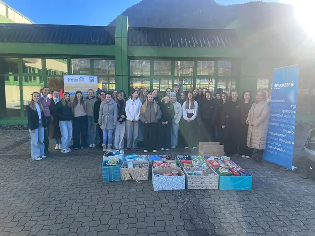 Die Klasse 1AL der BfW Wörgl schenkte mit einem besonderen Projekt bedürftigen Menschen einen Funken Hoffnung.  | Foto: BFW-Wörgl