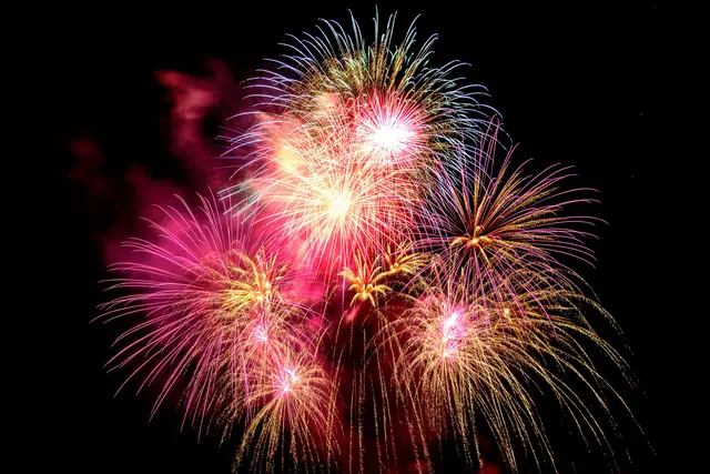 Das Feuerwerk zu Silvester ist umstritten. Wenn schon, dann nur mit heimischer Pyrotechnik. | Foto: WK