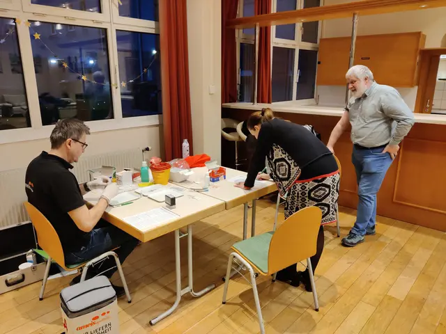 Am 17. Dezember organisierte Bezirksrat Andreas Berger für Mitarbeiterinnen, Mitarbeiter und Mitglieder des Blinden- und Sehbehindertenverbandes Wien, Niederösterreich und Burgenland (WNB) eine Auffrischungsimpfung gegen Corona und Influenza. | Foto: z.V.g