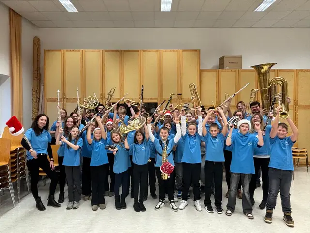 Das Jugendorchester Dobersberg spielte ein tolles Adventkonzert. | Foto: Christopher Führer