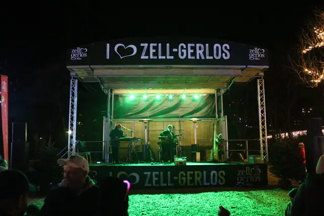 Die Musikgruppe „Tschentig“ begleitete die Eröffnung musikalisch.