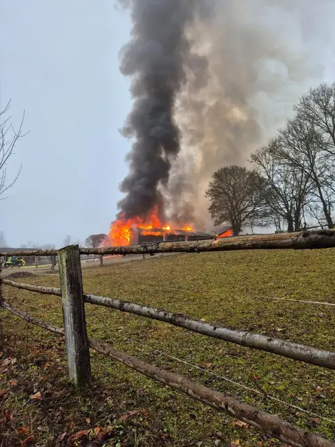 Am vierten Adventsonntag brannte ein Pferdestall in Ofenbach. | Foto: Karl-Heinz Greiner, FF Ofenbach