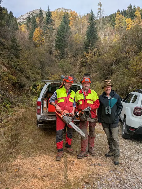 v.l.: ÖBf-Forstfacharbeiter Georg Rettenwender, Kurt Nagl und ÖBf-Revierleiter Christian Maier | Foto: oebf