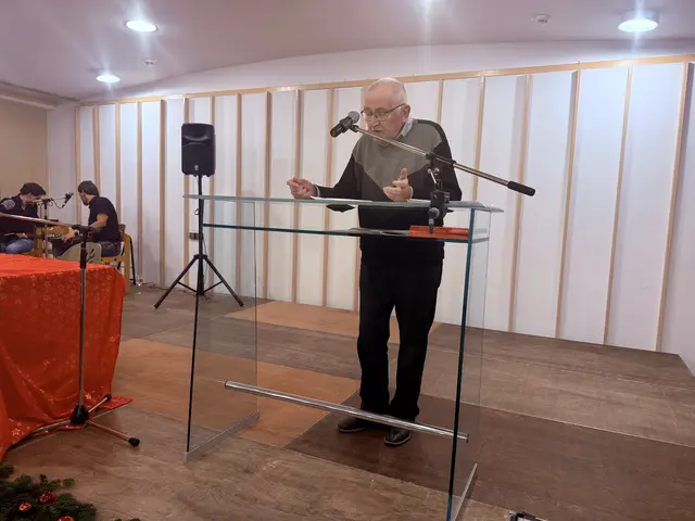 Für einen Moment des Innehaltens sorgte Pater Franz, der mit seinen Gedanken zur Adventzeit berührte.