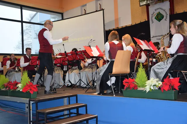 Begrüßungsstück mit Kapellmeister Oskar Lenz | Foto: MeinBezirk/Josef Strohmeier