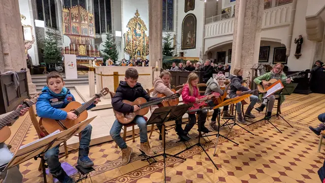 Gitarrenensemble, Ltg. Dana Memioglu | Foto: Musik- und Kunstschule Waidhofen/Ybbstal