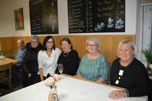 Maria Ribarich, Magdalena  Fazekas, Eva Karall, Trude Fercsak mit Irene Dragschitz. | Foto: Rosenberger Victoria