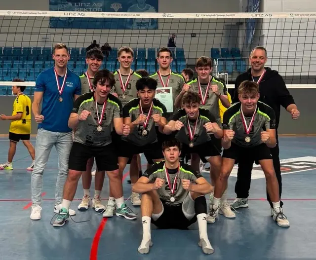 Jubel der U20 über den Landesmeistertitel in Linz. | Foto: SG Mühlviertelvolleys