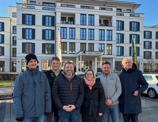 Bürgermeisterin Ines Schiller: „Dauerparken beim Bad Ischler Kongresshaus kann weiterbestehen!“ Gemeinsam gab es vergangene Woche erneut Gespräche. | Foto: Gde. Bad Ischl