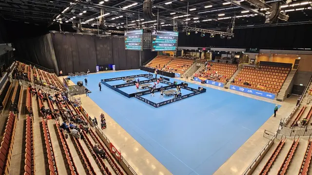 Blick auf die imposante Arena bei den Finalspielen. Leider gab es kaum Zuschauer, außer den anderen TeilnehmerInnen und Begleitpersonen. | Foto: PTTA