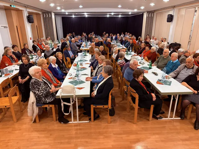  Rund 160 Gäste erlebten einen besinnlichen und zugleich fröhlichen Nachmittag, der Gemeinschaft und Zusammenhalt in den Mittelpunkt stellte. 