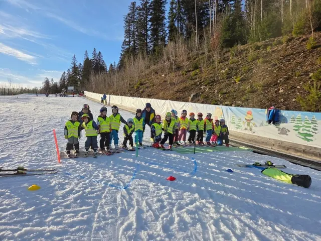 Aus Anfängern wurden Skifahrer: Die Skiunion Peilstein gibt sich jedes Jahr große Mühe, die Kinder für das Skifahren zu begeistern.  | Foto: Ski- und Sportunion Peilstein