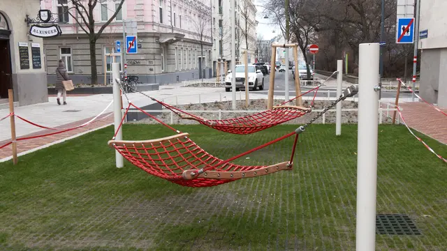 Wo einst Platzmangel herrschte, finden sich nun mehrere Aufenthaltsmöglichkeiten. | Foto: Andreas Pölzl/MeinBezirk