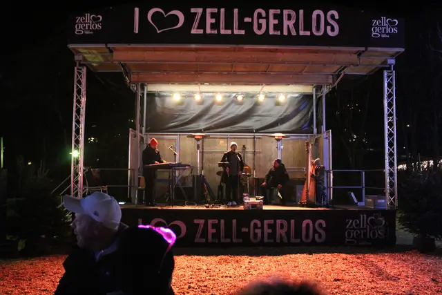 Die Musikgruppe „Tschentig“ begleitete die Eröffnung musikalisch.