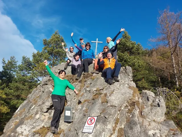 Für zehn Mitglieder des Alpenvereins Neugablonz-Enns ging es am Samstag, 20. 12. 2025, zum Gipfelsammeln und Sonne tanken nach Vorderstoder.  | Foto: Alpenverein Enns