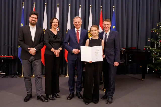 Elena Freimüller aus Bad Schallerbach war die zweitjüngste Stipendiatin bei der Verleihung.  | Foto: Land OÖ