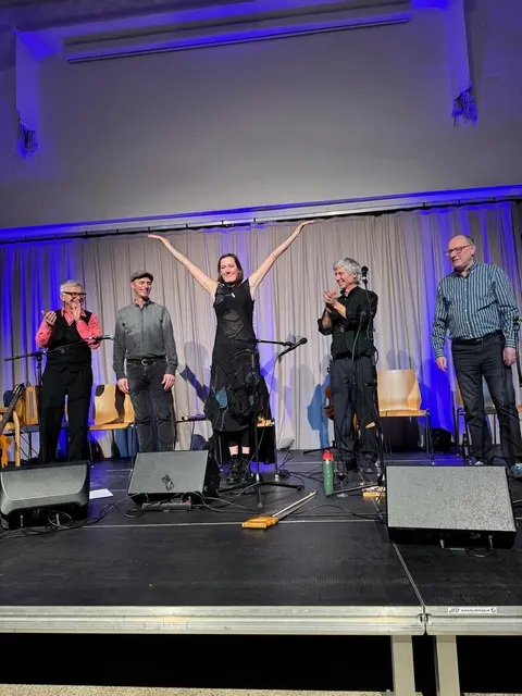 "Aniada a Noar" sang sich mit Brina im Alten Kino in Leibnitz in die Herzen der Zuseherinnen und Zuseher. | Foto: Sams