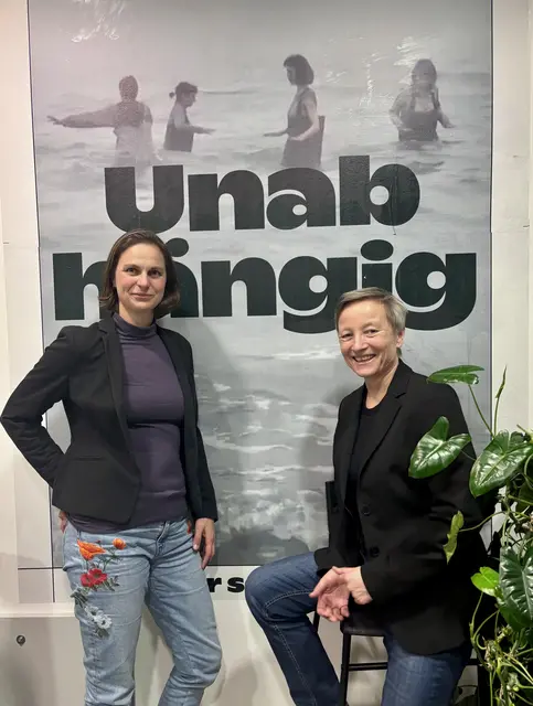 Mit 1. Jänner 2026 übernahm Kathrina Becker (li.) die Geschäftsführung des Linzer Communitysenders DorfTV. Gabriele Kepplinger wird im März ihre Funktionen nach 15 Jahren zurücklegen und geht in Pension. | Foto: MeinBezirk/Gschwandtner