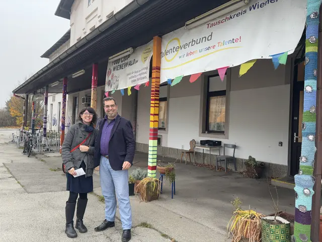 Die Bürgerinitiative "TRAINsition" möchte Zwischennutzungsprojekte im alten ÖBB-Bahnhof ermöglichen | Foto: Lauren Fahrenberger / MeinBezirk
