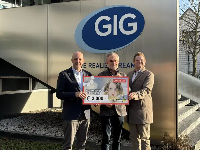 Die beiden Geschäftsführer Gerhard Haidinger (l.) und Adolf Pohn mit MeinBezirk-Geschäftsstellenleiter Roman Cserkits (r.). | Foto: MeinBezirk
