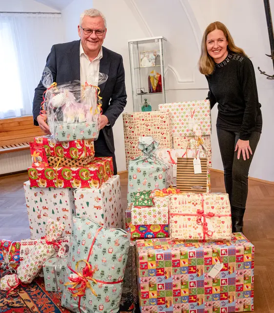 Strahlende Kinderaugen dank „Christkindln gesucht“ 28 Kinder freuen sich über Weihnachtsgeschenke. | Foto: Eisenstadt hilft