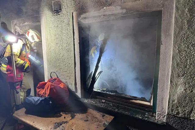 Dichter Rauch drang aus den Fenstern.  | Foto: Feuerwehr Großarl