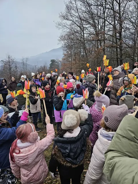 Die Volksschule Seegraben veranstaltete gemeinsam mit dem Kindergarten Judendorf eine stimmungsvolle Fackelwanderung. | Foto: VS Seegraben