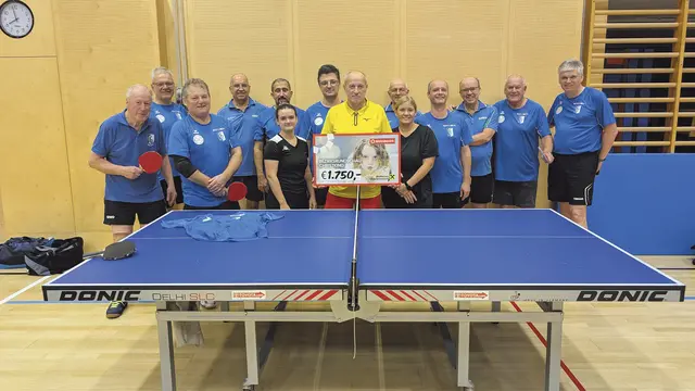 Der Tischtennisverein hat eine persönliche Verbindung zum diesjährigen Christkind-Fall, Onkel Siegfried Mairhuber (Mitte, gelbes T-Shirt) ist Mitglied des Vereins. | Foto: Matthias Luger