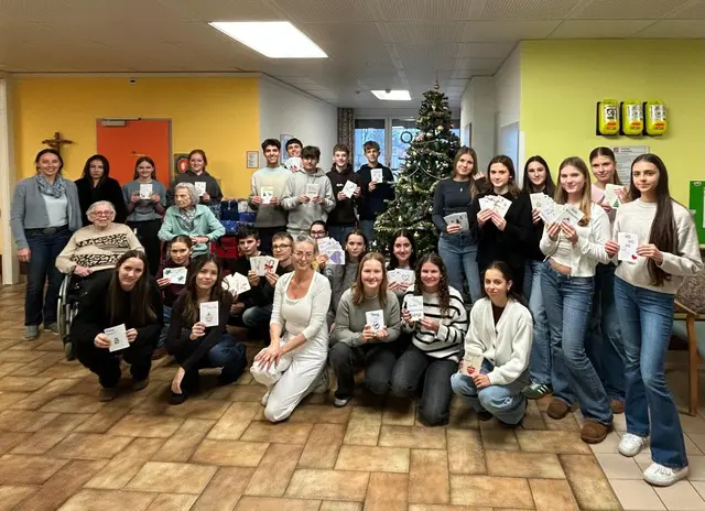 Mehr als 130 Pakete erhielten die Seniorinnen und Senioren im Brucker Marienheim. | Foto: Marienheim