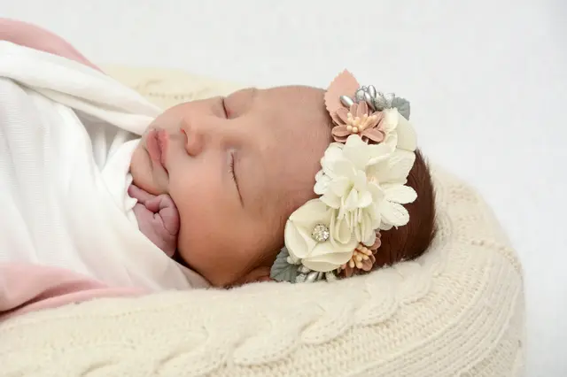 Name: Helena
Geburtsdatum: 17.12.2025
Gewicht: 2.740 g
Größe: 52 cm
Eltern: Martina und Michael Karlon aus Turnau | Foto: Babysmile
