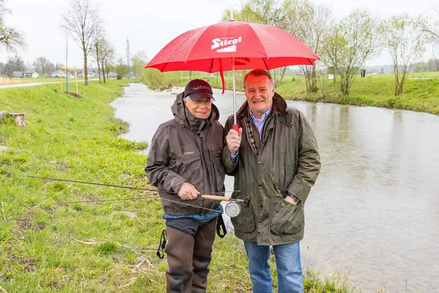Freuen sich über die erfolgreiche Zusammenarbeit und die Sammelfreude der Stiegl-Community für die Bachforelle und saubere Gewässer: River and Nature-Trust-Gründer Peter Schröcksnadel und Stiegl-Eigentümer Heinrich Dieter Kiener. | Foto: wildbild